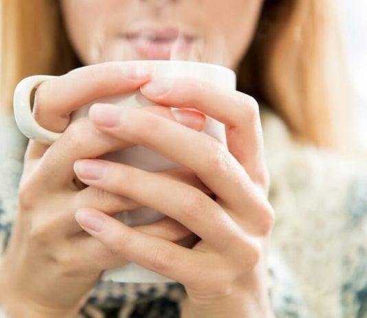 Uống nước ấm có tác dụng gì