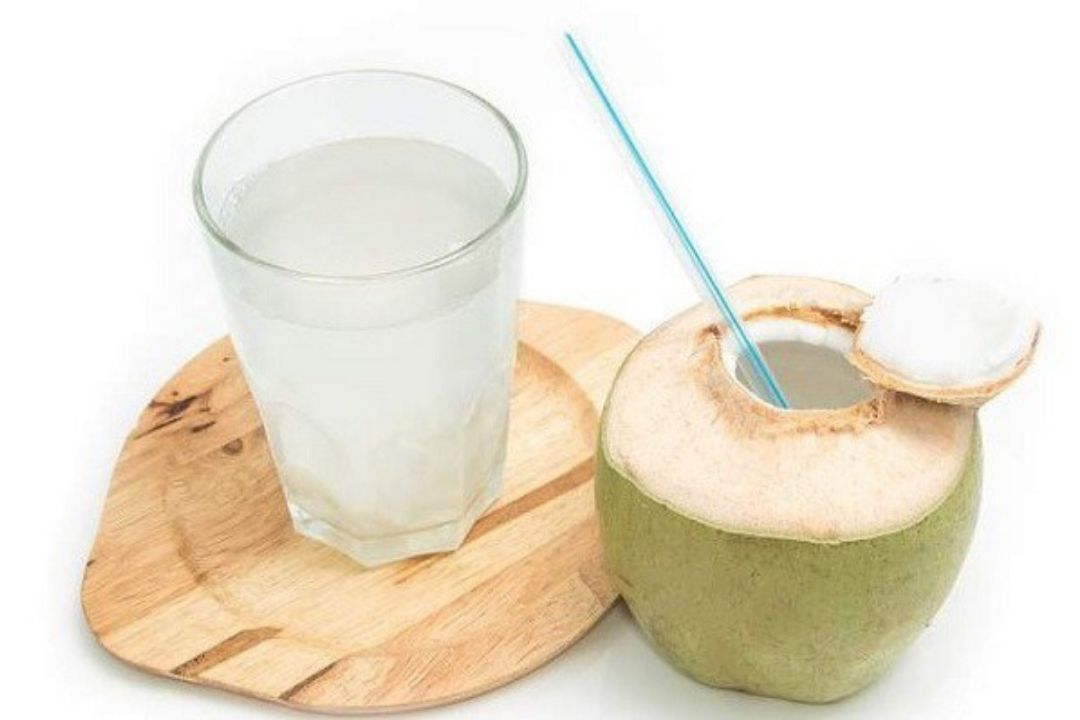 Uống nước dừa giúp giảm đau, mát cơ thể