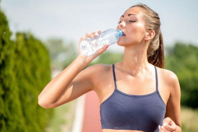 Uống nước sau tập luyện